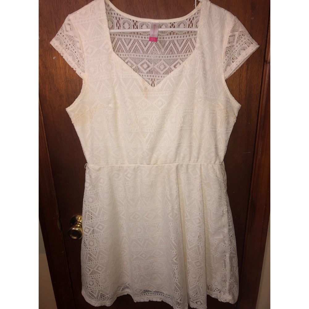 Short white dress